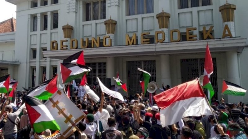 Ribuan Masa Gelas Aksi Bela Palistina Di Gedung Merdeka