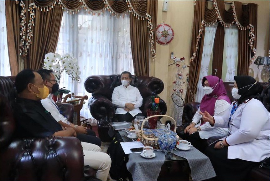 Hadi Mulyadi saat audiensi dengan DKP3A Kaltim dan BKKBN Kaltim, Senin, 7 Maret 2022.