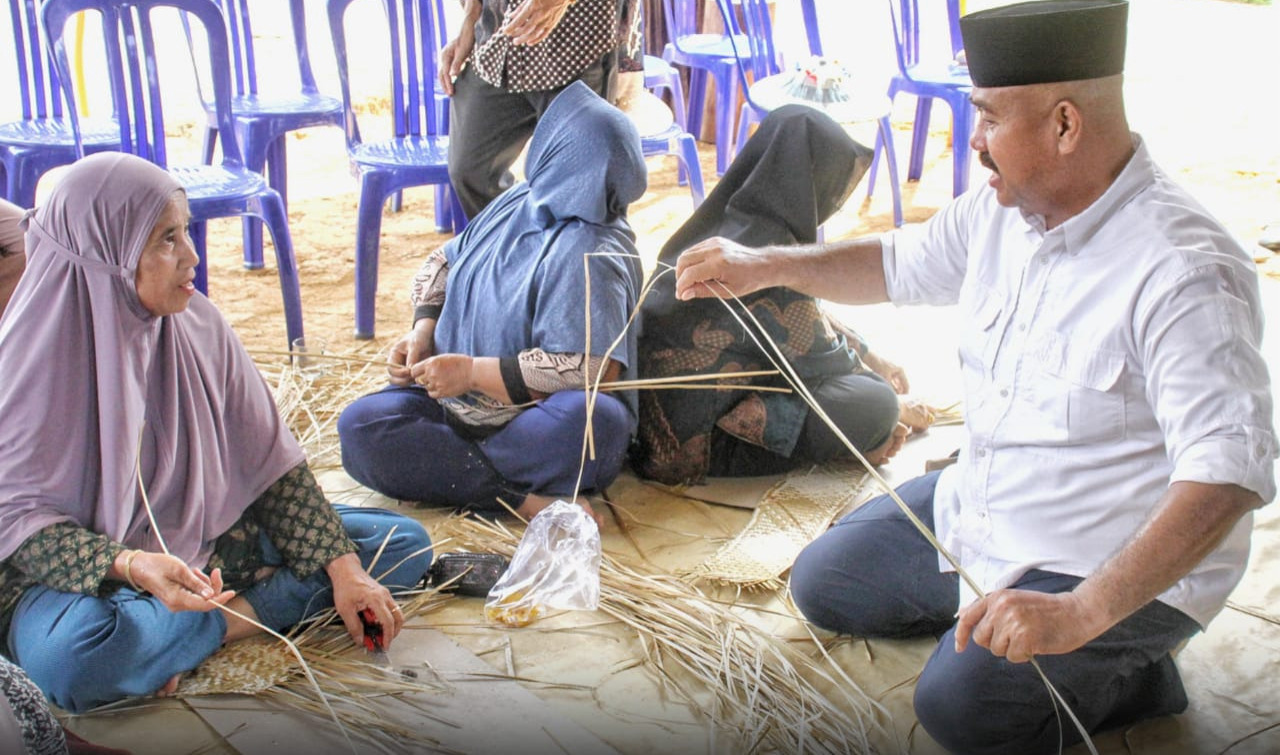 Pelatihan anyaman purun digelar di Serapo Belian Desa Sabintulung, Minggu, 16 Oktober 2022.