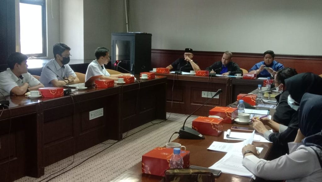 Komisi IV DPRD Kalimantan Timur saat melaksanakan Rapat Dengar Pendapat (Foto: Iswanto/Mediaetam.com).