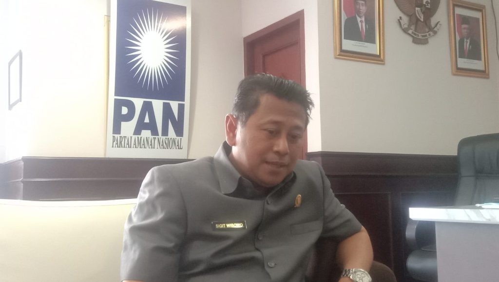 Wakil Ketua DPRD Kalimantan Timur, Sigit Wibowo saat diwawancarai awak media (Foto: Iswanto/mediaetam.com).