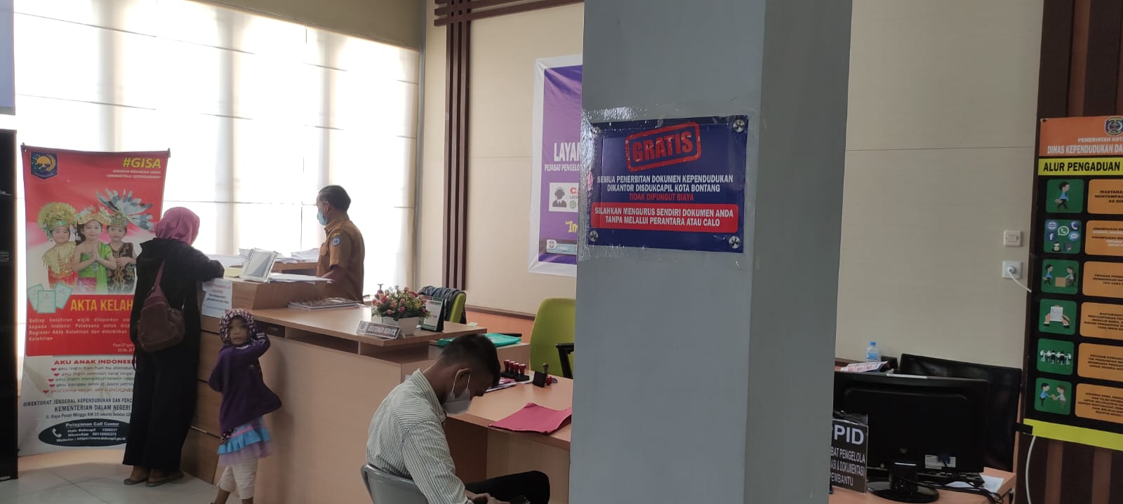 Layanan Stop pungli di Disddukcapil Bontang.