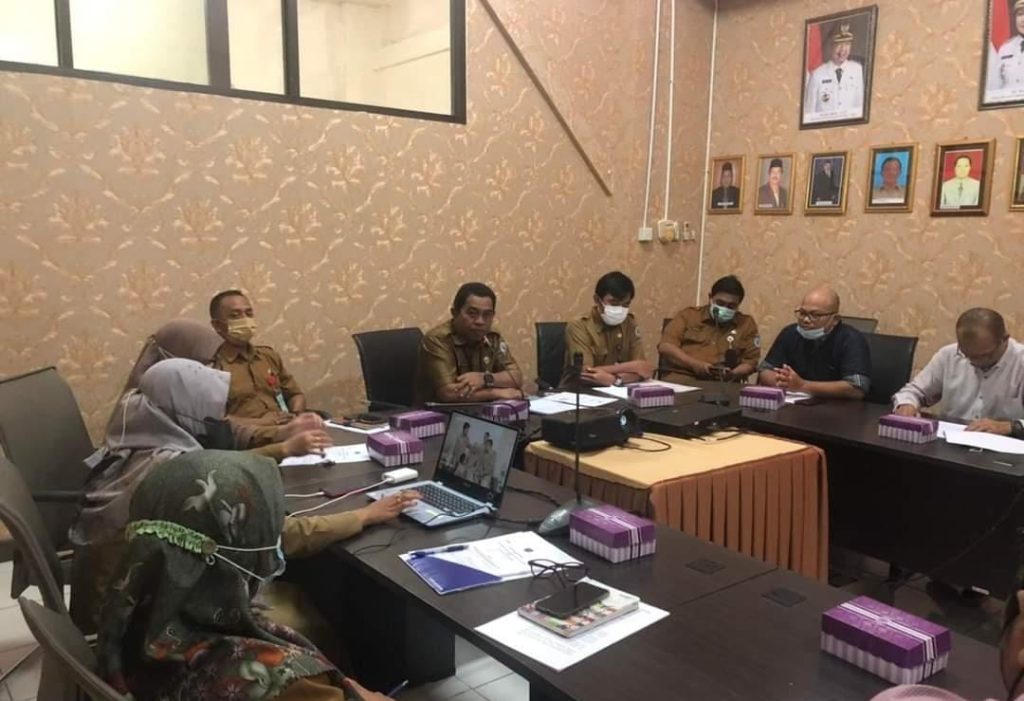 Tim Disdukcapil Bontang melakukan rapat bersama. [Ist]