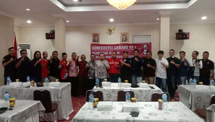 Alumni GMNI se-Kaltim bersama tamu undangan saat menghadiri Konfercab DPC PA GMNI Samarinda (Foto: Iswanto/Mediaetam.com).