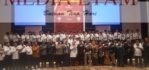 BUPATI Berau bersama KPU saat pelantikan 65 orang Panitia Pemilihan Kecamatan (PPK) di Hotel Bumi Segah, Tanjung Redeb, pada Rabu (4/1/2023). [Christian / Mediaetam.com]