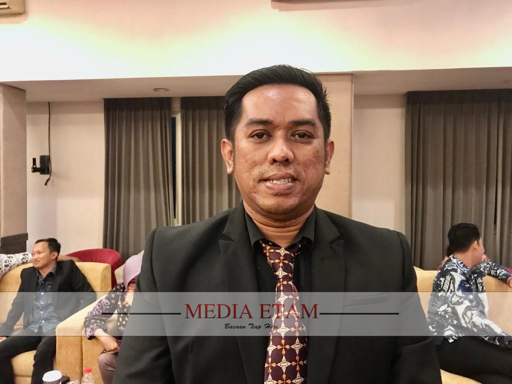 Komisioner KPU Kukar Nofand Surya Gafilah. [Indah/Mediaetam.com]