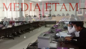 Komisi I DPRD Kalimantan Timur saat melaksanakan pertemuan bersama warga Desa Sepatin dan PHM (Foto: Iswanto/Mediaetam.com).