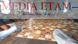 Suasana saat Ketua Fraksi PAN Baharuddin Demmu berkunjung ke Desa Jantur Selatan, Muara Muntai, Kutai Kartanegara. [Maulana/Mediaetam.com]