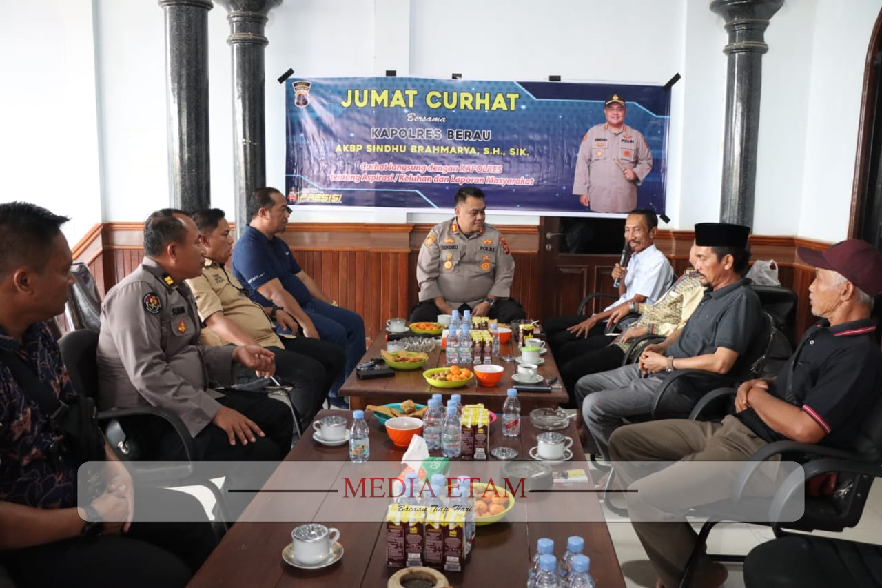 Jajaran Polres Berau bersama DPD Ikapakarti Berau saat kegiatan Jumat Curhat, pada Jumat (13/1/2023). [Humas Polres Berau / Mediaetam.com]