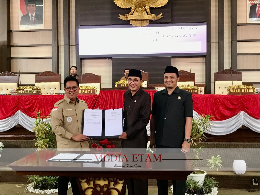 Rapat Paripurna DPRD Kukar bahas delapan Raperda, di Tenggarong. [Indah/Mediaetam.com]