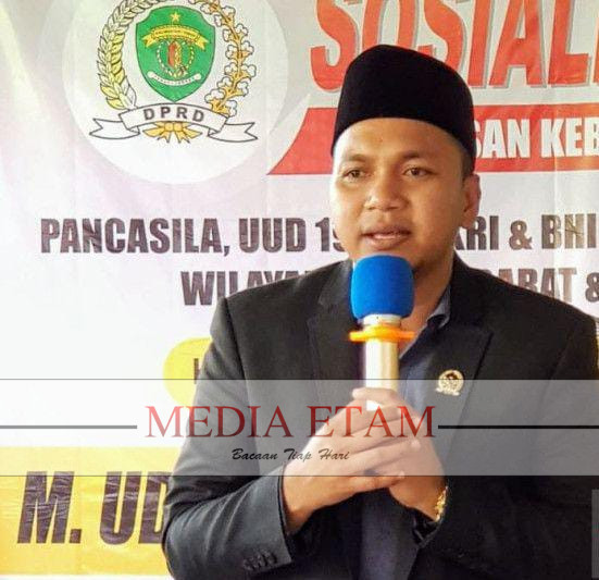 Anggota DPRD Kalimantan Timur, Muhammad Udin saat melaksanakan kegiatan Sosbang di Kampung Penyinggahan (Foto Istimewa).