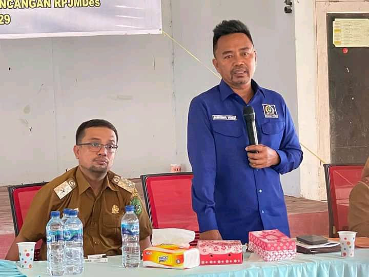 Ketua Komisi I DPRD Kalimantan Timur, Baharuddin Demmu saat menghadiri kegiatan Musrenbangdes di Muara Badak (Dokumen Baharuddin Demmu).