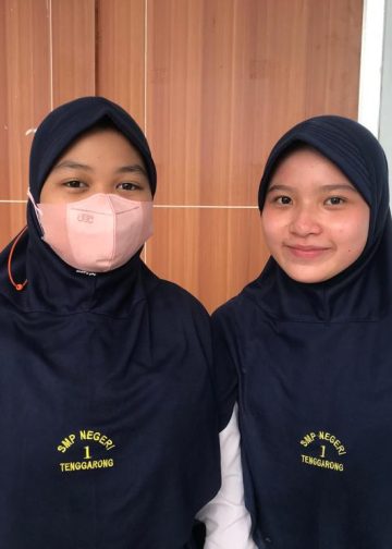 Siswa SMPN 1 Tenggarong, Luna (Kanan). (Indah, Mediaetam.com)