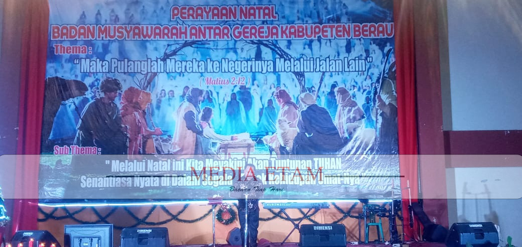 Ketua DPRD Berau, Madri Pani saat memberikan sambutan pada Perayaan Natal BAMAG 2022 di GOR Pemuda, Tanjung Redeb, pada Selasa (31/1/2023). [Christian / Mediaetam.com]