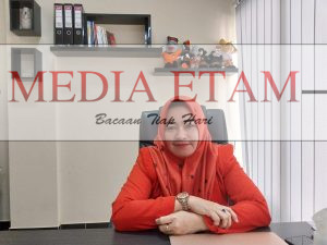Anggota KPU Berau Divisi Data dan Informasi, Ibu Salesia. [Elton Wada / Mediaetam.com]