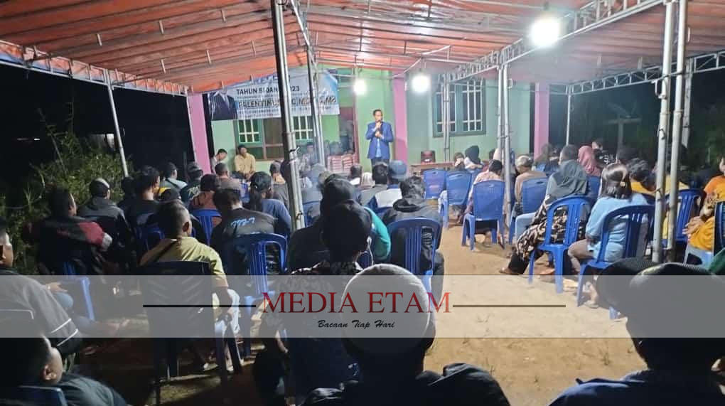 Anggota Komisi I DPRD Berau, Falentinus Keo Meo saat menggelar Reses I DPRD Berau Tahun Sidang 2023 di Kampung Samburakat, Kecamatan Gunung Tabur, pada Minggu (12/2/2023). [Christian / Mediaetam.com]