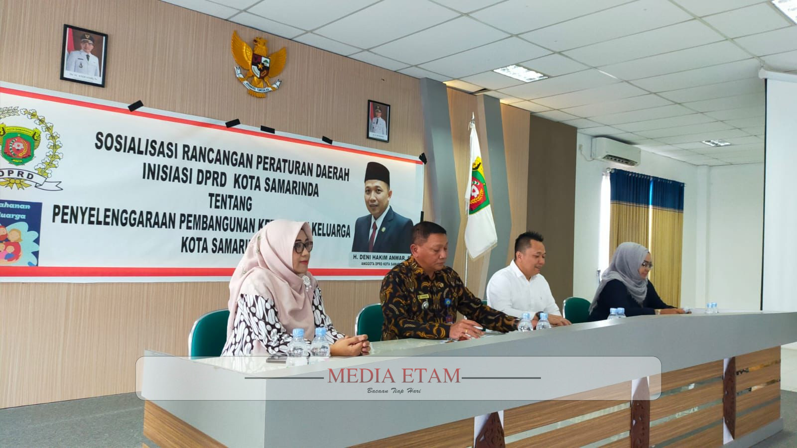 Deni Hakim Anwar kedua dari kanan baju putih saat melakukan sosialisasi ( Istimewa)