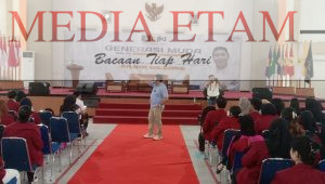 Fajar Lase saat Perkenalkan Portal DJKI kepada Mahasiswa di Samarinda (Foto Iswanto, Mediaetam.com).