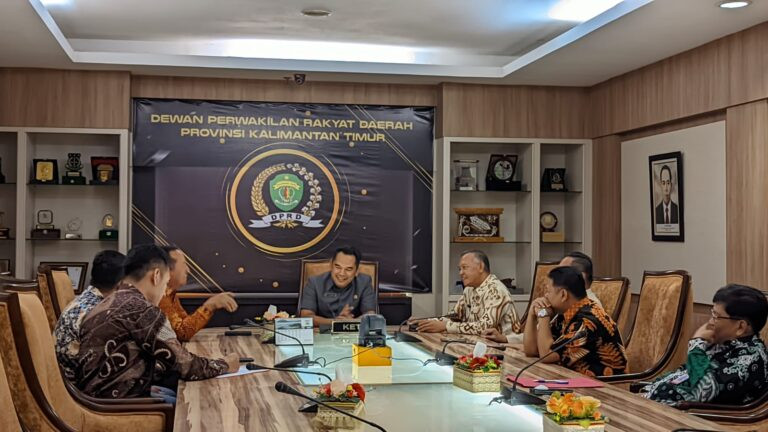 Kejati Kaltim saat melakukan kunjungan ke DPRD Kaltim yang beralamat di Jalan Teuku Umar (Foto Istimewa).