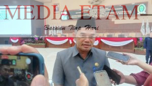 Ketua DPRD Kalimantan Timur, Hasanuddin Mas'ud saat diwawancarai awak media (Foto Iswanto, Mediaetam.com).