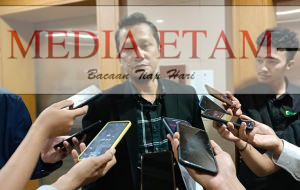 Ketua Komisi II DPRD Kalimantan Timur, Nidya Listiyono saat diwawancarai awak media (Foto Iswanto, Mediaetam.com).