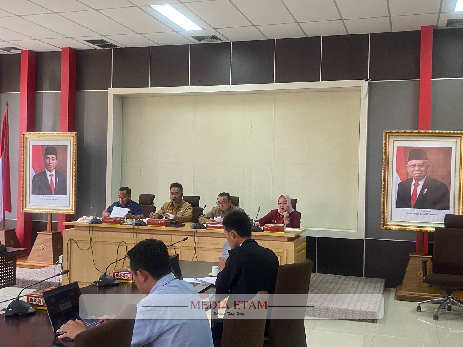 Komisi I DPRD Kaltim saat melaksanakan RDP (Foto Iswanto, Mediaetam.com).