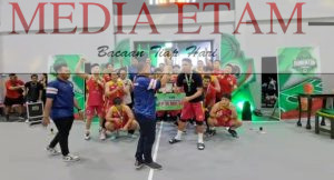 Penyerahan Piala Kepada Pemenang Danrem Cup 2023 (Idham, Mediaetam.com)