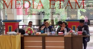 Wakil Ketua DPRD Berau, Syarifatul Syadiah (berhijab). [Elton Wada / Mediaetam.com]