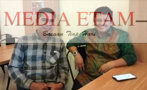 Salah satu kandidat Bakal Calon Ketua Umum KONI Berau, Taupan Madjid (kanan) bersama Pengurus Bidang Organisasi Perkumpulan Binaraga dan Fitness Indonesia (PBFSI) Berau, Yohanes Lawa (kiri). [Tim Redaksi / Mediaetam.com]