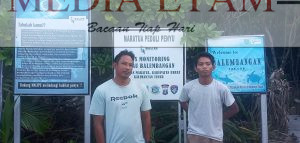 Dua petugas MALIPE, Muhammad Ardian (Kiri) dan Diwan (Kanan) saat ditemui oleh Tim Media Etam di Pulau Balembangan, Kecamatan Maratua pada Selasa (21/3/2023). [Christian / Mediaetam.com]
