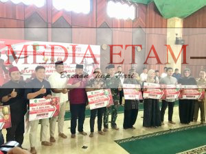 Pemberian penghargaan Olahraga Kukar. (Indah, Mediaetam.com)
