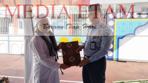 Penyerahan remisi kepada 462 WBP oleh Kepala Rutan Kelas IIB Tanjung Redeb, Puang Dirham. [Christian / Mediaetam.com]