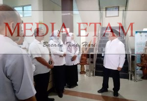 Wakil Bupati Berau Gamalis, saat melakukan sidak di Kantor Diskoperindag, Rabu (26/4/2023)