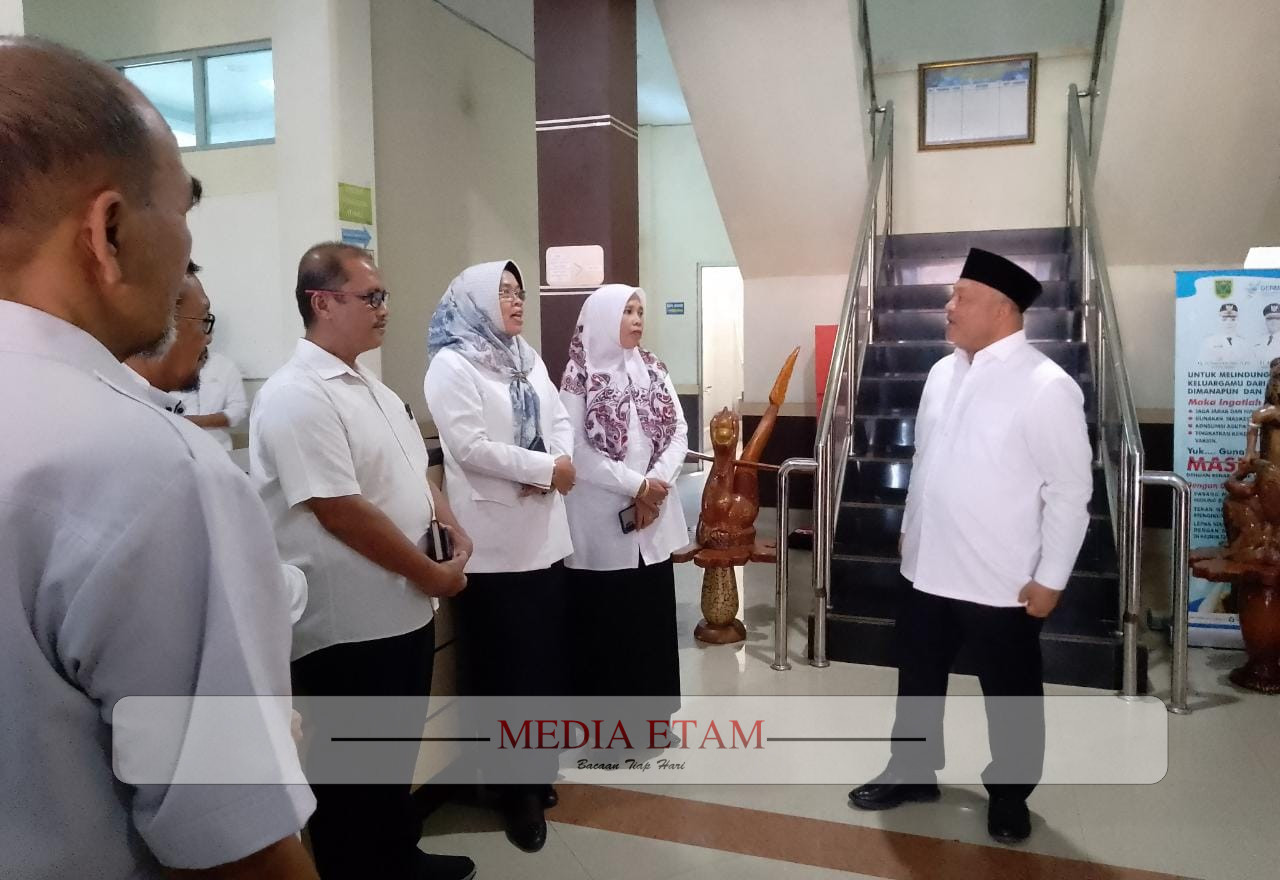 Wakil Bupati Berau Gamalis, saat melakukan sidak di Kantor Diskoperindag, Rabu (26/4/2023)