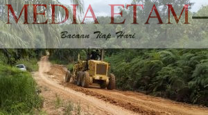 Alat berat PT HSLL yang didatangkan dari Km 35 Sei Medang sedang bekerja memperbaiki jalan poros Siduung Indah. [Prokopim Setkab Berau / Mediaetam.com]