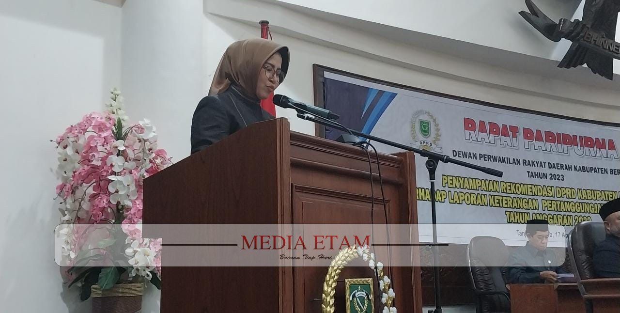 Wakil Ketua I DPRD Berau Syarifatul Syadiah saat menyampaikan evaluasi dan rekomendasi terhadap LKPJ Berau Tahun Anggaran 2022. [Elton Wada / Mediaetam.com]