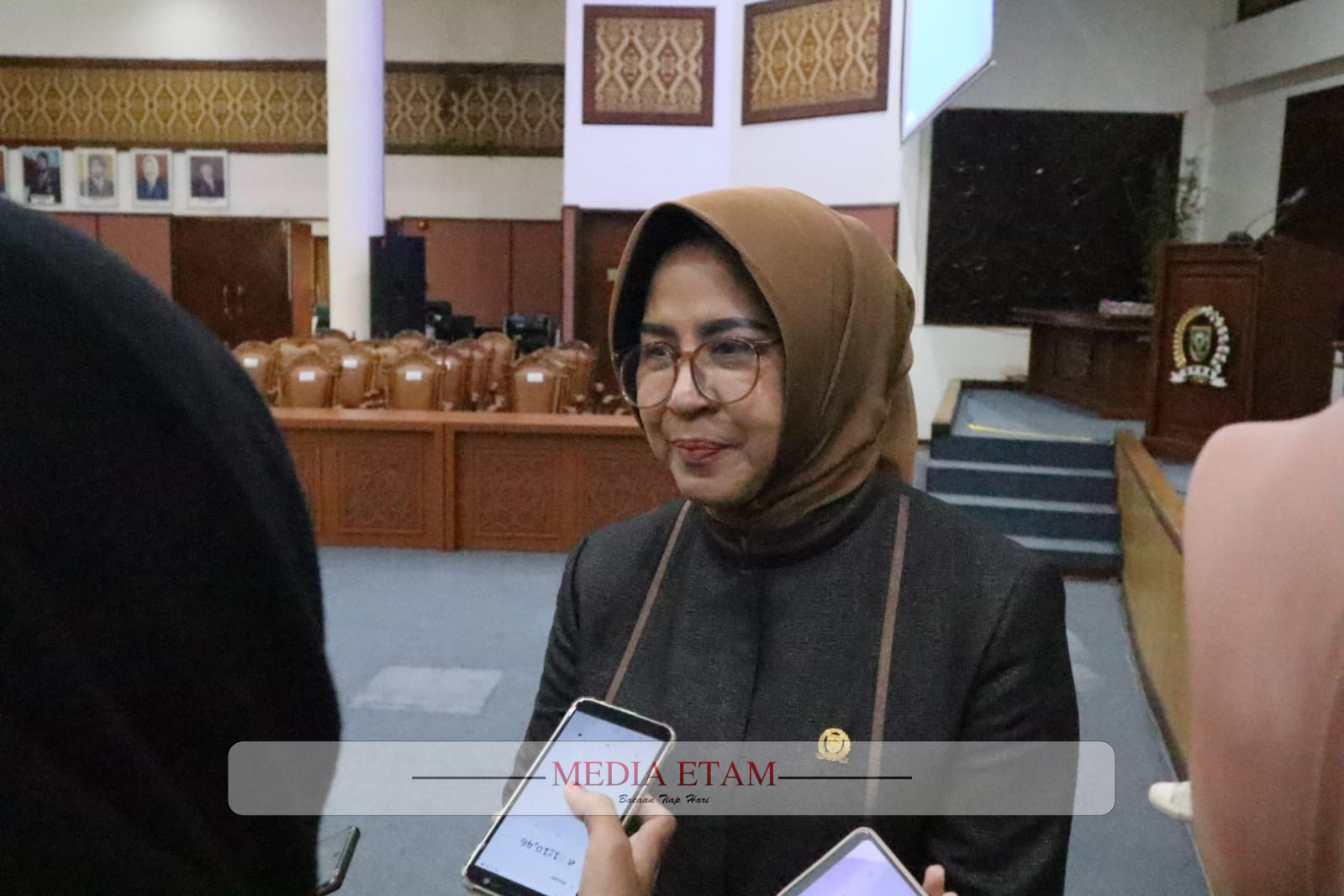 Wakil Ketua I DPRD Berau Syarifatul Syadiah, saat membacakan Rekomendasi DPRD Berau terhadap LKPJ Bupati Berau Tahun Anggaran 2022. [Elton Wada / Mediaetam.com]