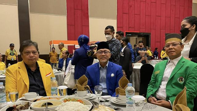 Ketum Golkar Airlangga Hartarto, Ketum PAN Zulkifli Hasan, dan Plt Ketum PPP Muhammad Mardiono saat berkumpul di acara Koalisi Indonesia Bersatu (KIB).  (Liputan6.com)