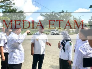 Bupati Kukar Edi Damansyah bersama jajaran Pemkab di kawasan RSUD AM Parikesit Tenggarong seberang. (Indah, Mediaetam.com)