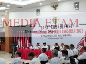 Bupati Kukar Edi Damansyah bersama jajaran Pemkab Kukar dalam Rakor Pengendalian APBD 2023. (Indah, Mediaetam.com)