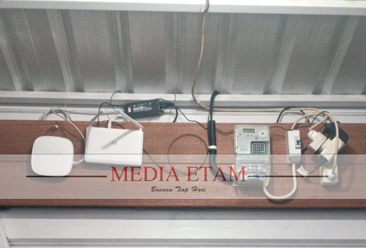 Wifi dan Kwh lampu yang dipasang di Halte Garda