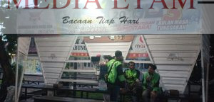 Beberapa driver ojol sedang menunggu orderan di halte Garde yang terletak di Jalan Mangga II Tanjung Redeb. [Dokumen Garda / Mediaetam.com]