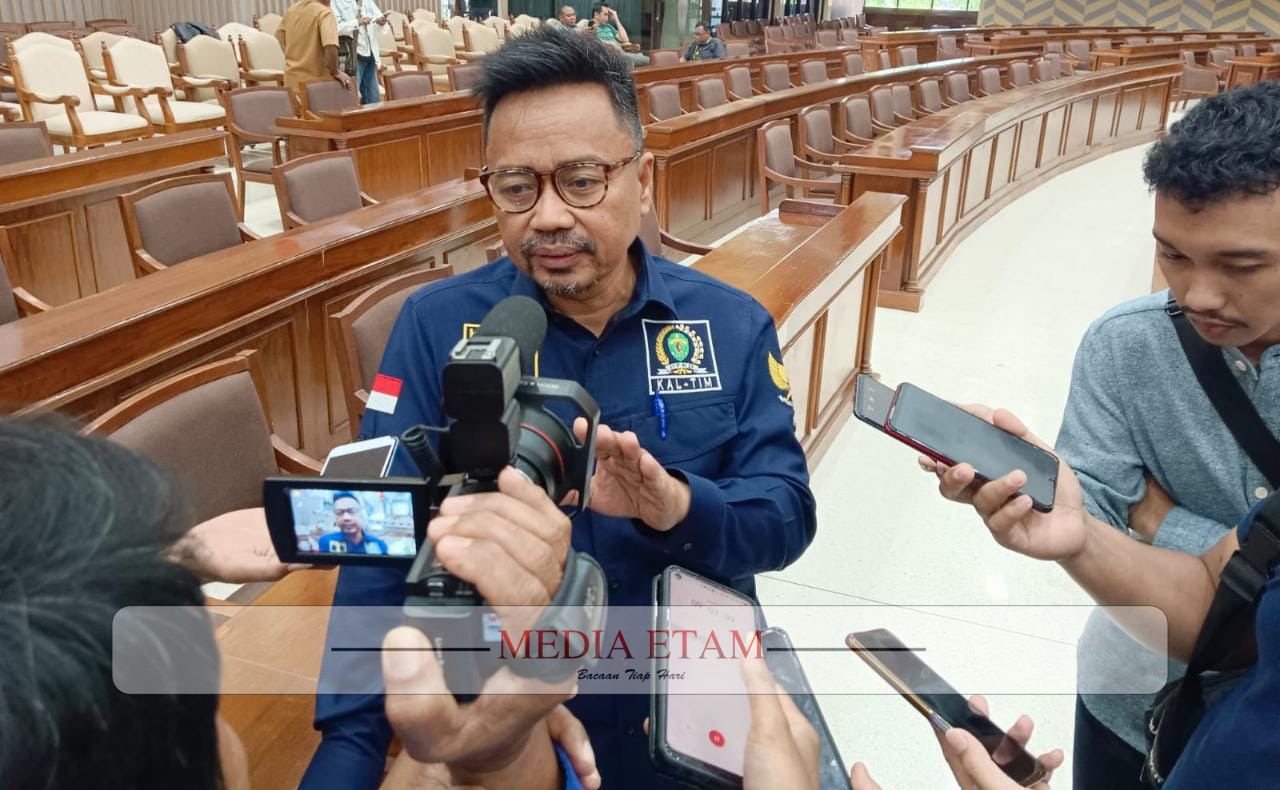 Ketua Komisi I DPRD Kalimantan Timur, Baharuddin Demmu saat diwawancarai awak media (Foto: Iswanto/Mediaetam.com).