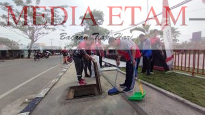 Potret kegiatan Jumat Bersih oleh Rutan Kelas IIB Tanjung Redeb. [Christian / Mediaetam.com]