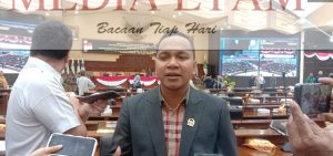 Wakil ketua Pansus Investigasi Pertambangan DPRD Kaltim, Muhammad Udin saat diwawancarai awak media (Foto: Iswanto/Mediaetam.com).