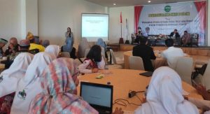 Anggota Komisi III DPRD Kaltim, Mimi Meriami BR Pane saat membawa materi tentang pendidikan politik di Hotel Horison Ultima Balikpapan (Foto: Istimewa).