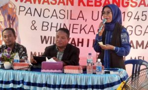 Anggota komisi IV DPRD Kaltim, Puji Setyowati saat melaksanakan sosialisasi empat pilar kebangsaan (Foto: Ist).