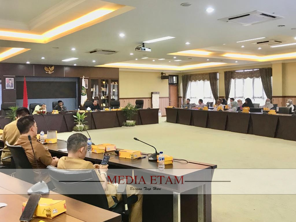 RDP Terkait permasalahan tenaga honorer Kukar. (Indah, Mediaetam.com)