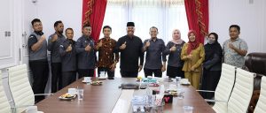 Saat audiensi Bawaslu dan Bupati Kukar terkait pemberian hibah dan renovasi bangunan. (Istimewa)
