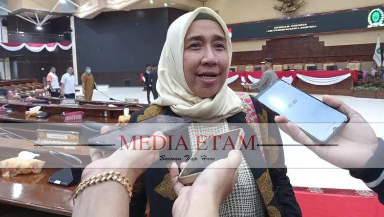 Anggota komisi IV DPRD Kalimantan Timur, Ely Hartati Rasyid saat diwawancarai awak media (Foto: Iswanto/Mediaetam.com).